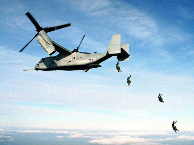 V-22 verliert Ladung