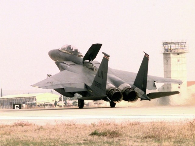 F-15E landing