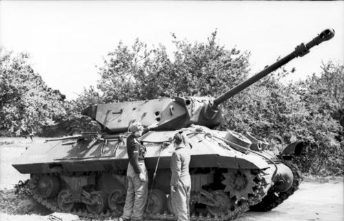 Nordfrankreich_2C_englischer_Panzer_M10_Achilles#.jpeg