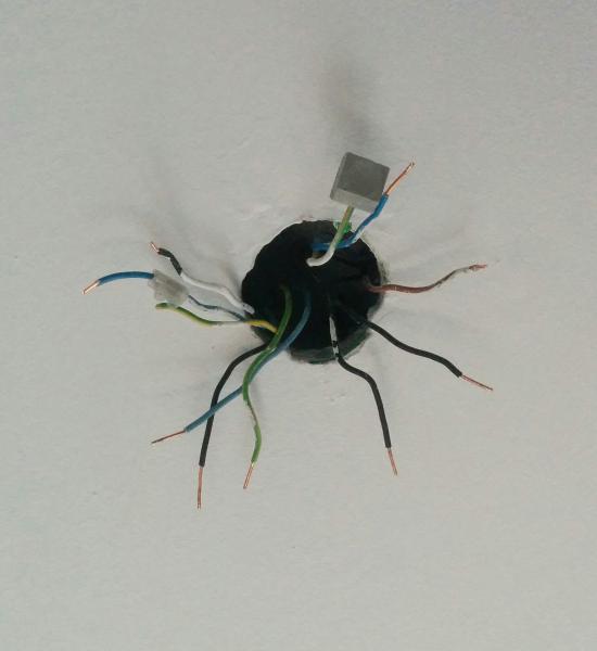 Deckenanschluss Schlafzimmer-cut.jpg