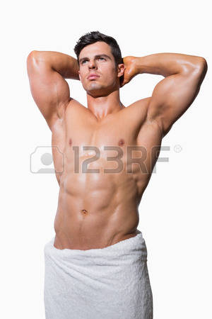 30952744-portr-t-eines-shirtless-muskul-sen-mann-im-wei-en-tuch-auf-wei-em-hintergrund-gewickelt.jpg