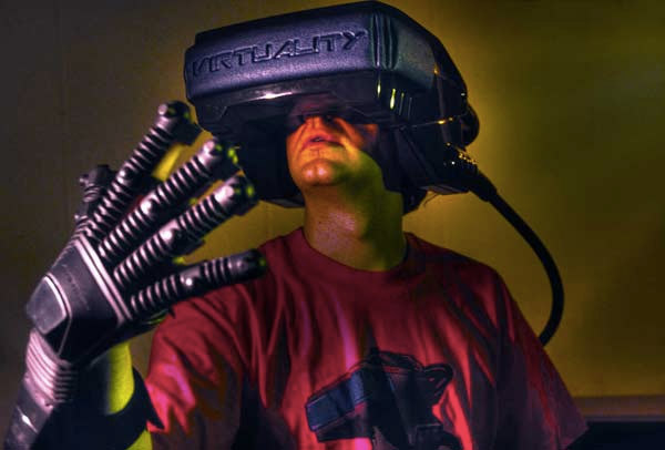 virtuality-headset.jpg.5954044e7100daa9f70cdb9aa8ad8e6a.jpg